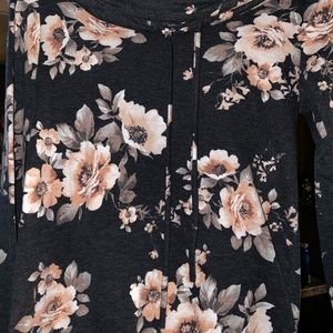 Long sleeve flower shirt with loose neck size s/m